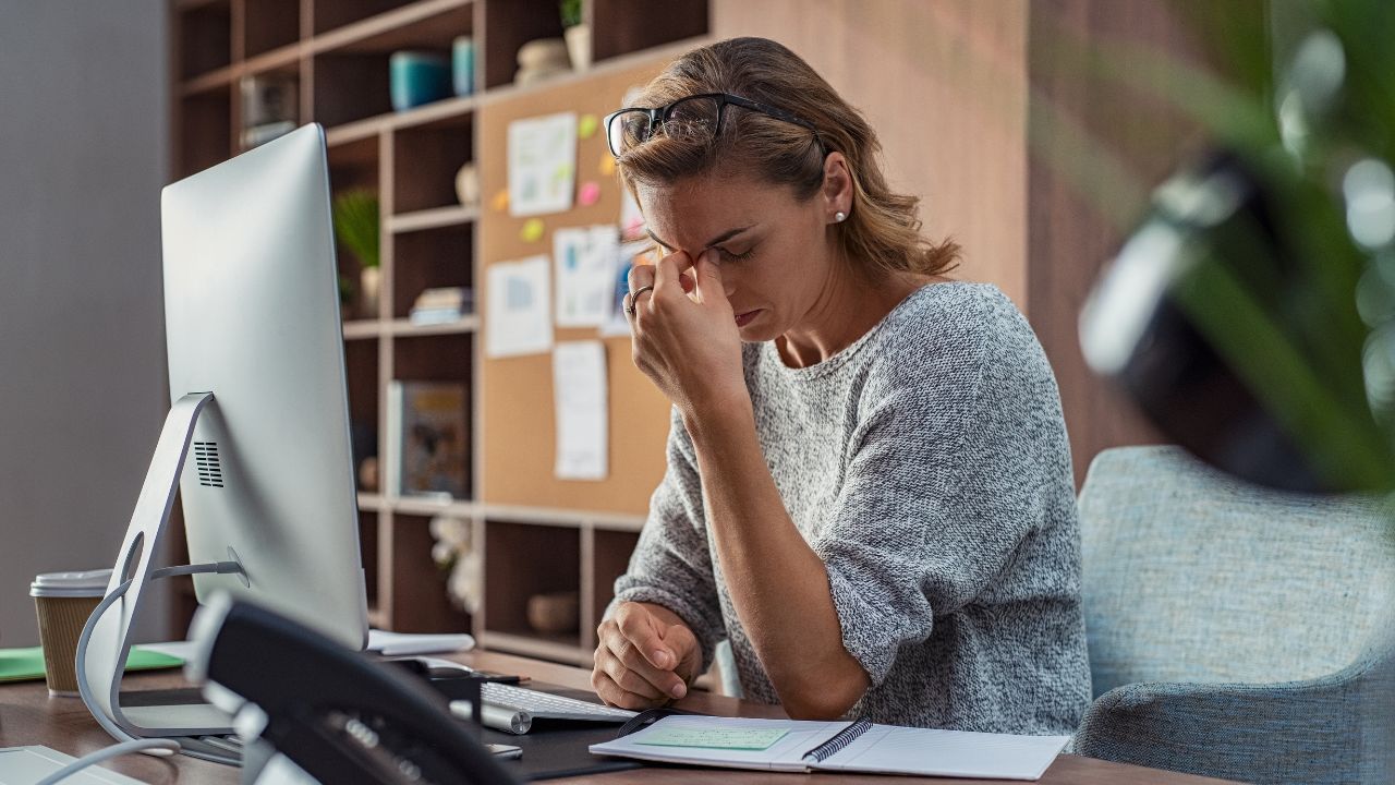 STOP Neck, Back, & Headache Pain At Work - Ergonomic Desk Set Up 